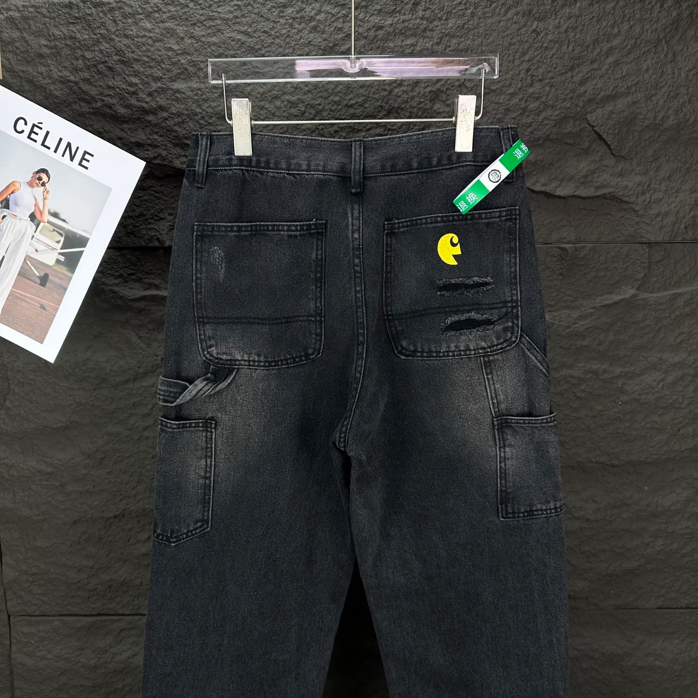 Carhartt 2025 New Arrival Simpson ripped multi-pocket logging workwear couple's washed jeans High version High version Top ceiling Quality Styles with different washed textures are very friendly to people with thin legs and thick legs. The straight version is very flattering to the leg shape. Moderate length that never goes out of style, easy to match with casually, basic styling for various styles, a must-have in the wardrobe! The fabric is stiff but also makes the upper body soft without losing texture. The washing process is even more perfect. It is a must-have item for everyone! ! ! Washed wheat, hang tag, pants label, three labels complete Color: washed black Size: 28, 30, 32, 34, 36 (five sizes)